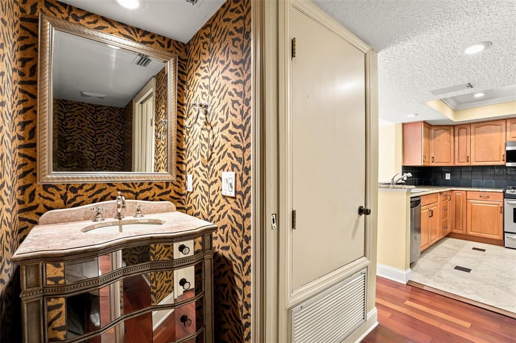En Venta: $525,000 (3 camas, 3 baños, 2195 Pies cuadrados)