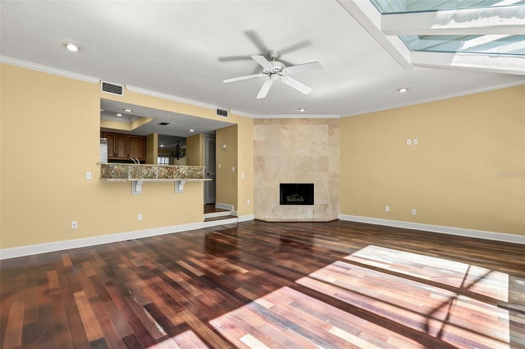 En Venta: $525,000 (3 camas, 3 baños, 2195 Pies cuadrados)