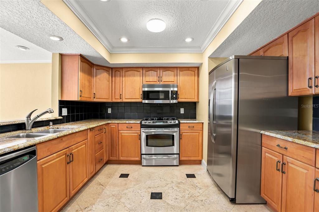 En Venta: $525,000 (3 camas, 3 baños, 2195 Pies cuadrados)