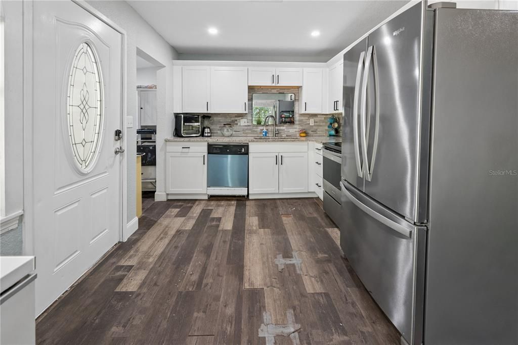 For Sale: $299,999 (3 beds, 2 baths, 1600 Square Feet)