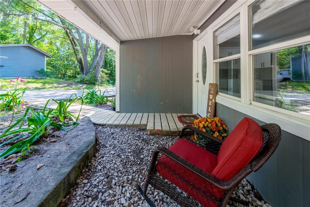 For Sale: $299,999 (3 beds, 2 baths, 1600 Square Feet)