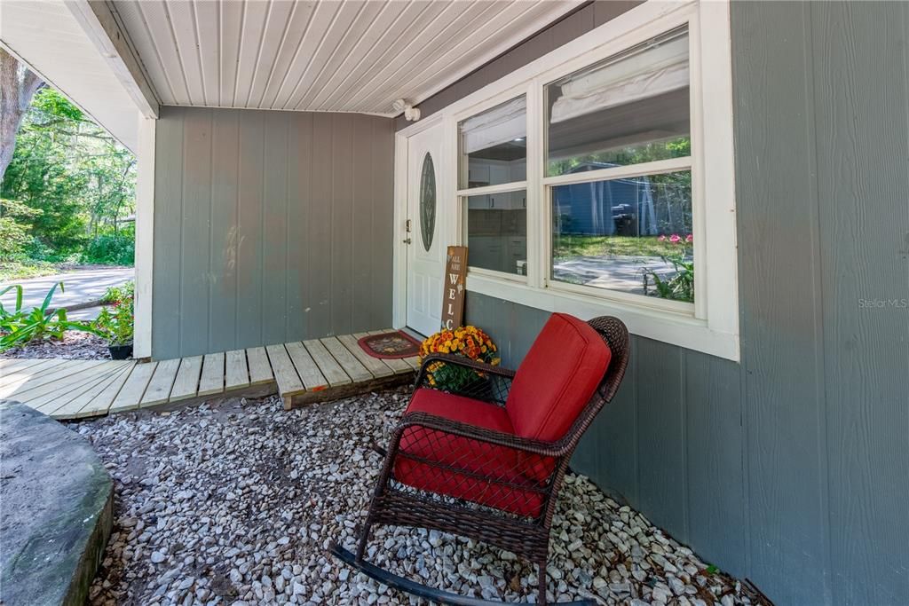 For Sale: $299,999 (3 beds, 2 baths, 1600 Square Feet)