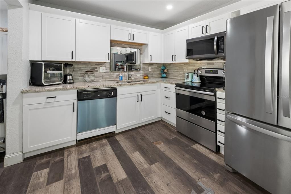 For Sale: $299,999 (3 beds, 2 baths, 1600 Square Feet)