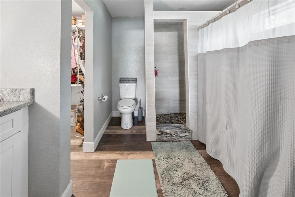 For Sale: $299,999 (3 beds, 2 baths, 1600 Square Feet)
