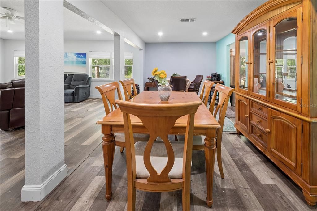 For Sale: $299,999 (3 beds, 2 baths, 1600 Square Feet)
