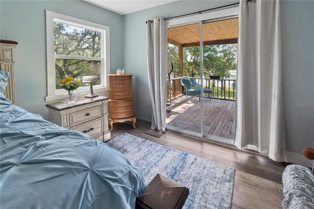 For Sale: $299,999 (3 beds, 2 baths, 1600 Square Feet)