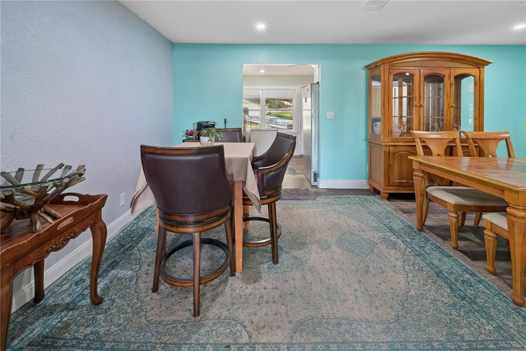 For Sale: $299,999 (3 beds, 2 baths, 1600 Square Feet)