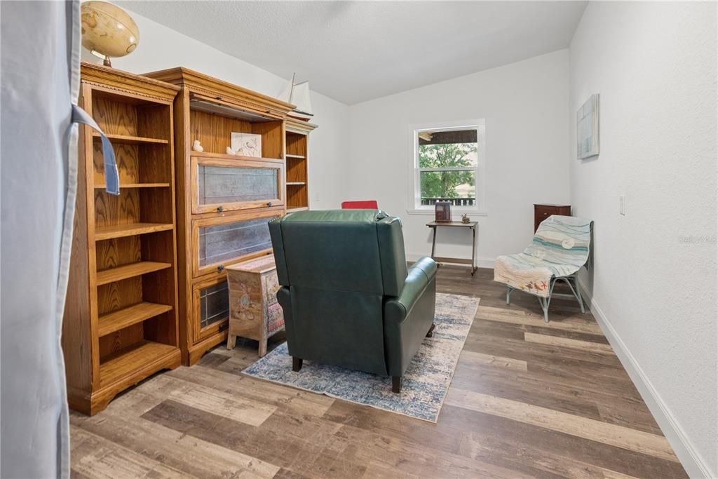 For Sale: $299,999 (3 beds, 2 baths, 1600 Square Feet)