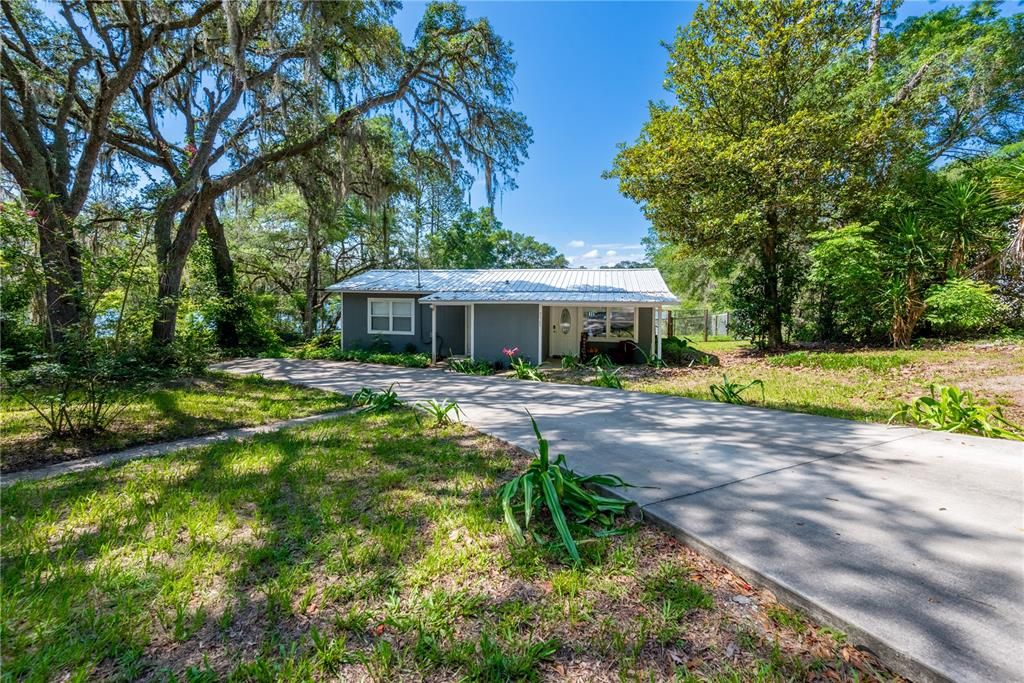 For Sale: $299,999 (3 beds, 2 baths, 1600 Square Feet)