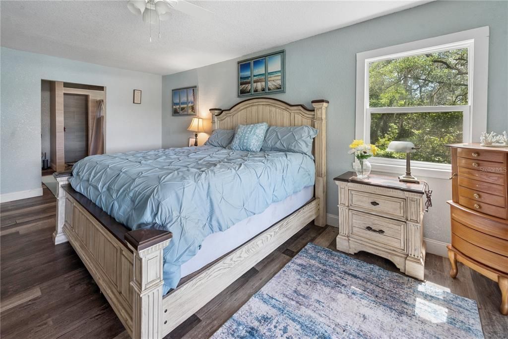 For Sale: $299,999 (3 beds, 2 baths, 1600 Square Feet)