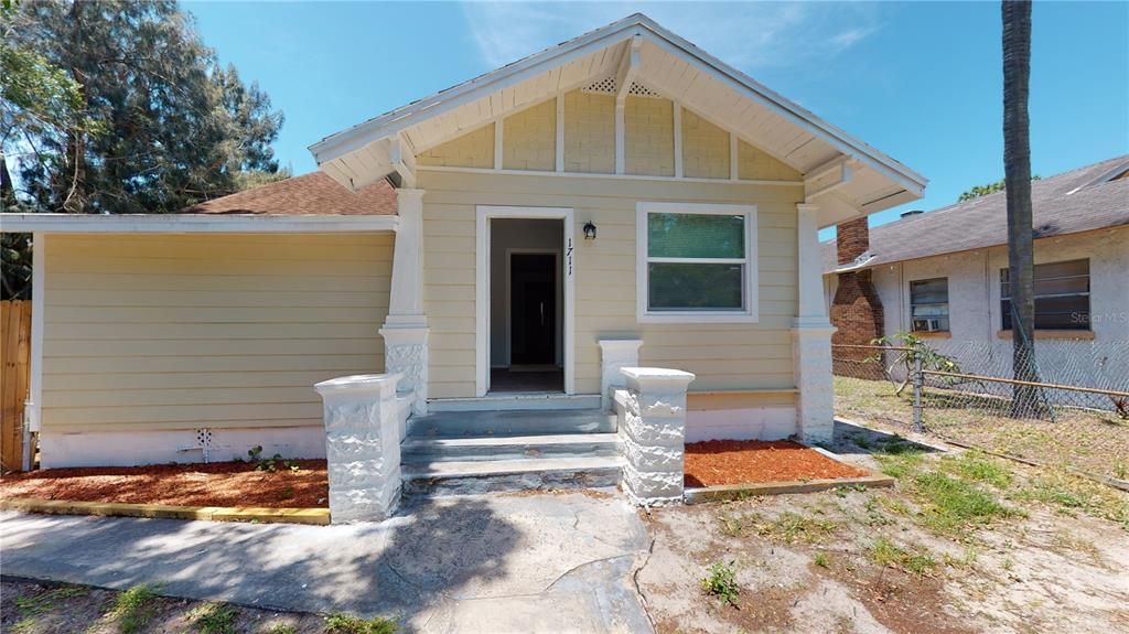 For Rent: $3,400 (4 beds, 2 baths, 2041 Square Feet)