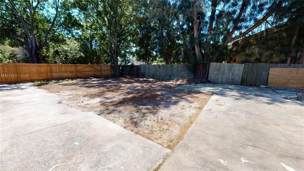 For Rent: $3,400 (4 beds, 2 baths, 2041 Square Feet)