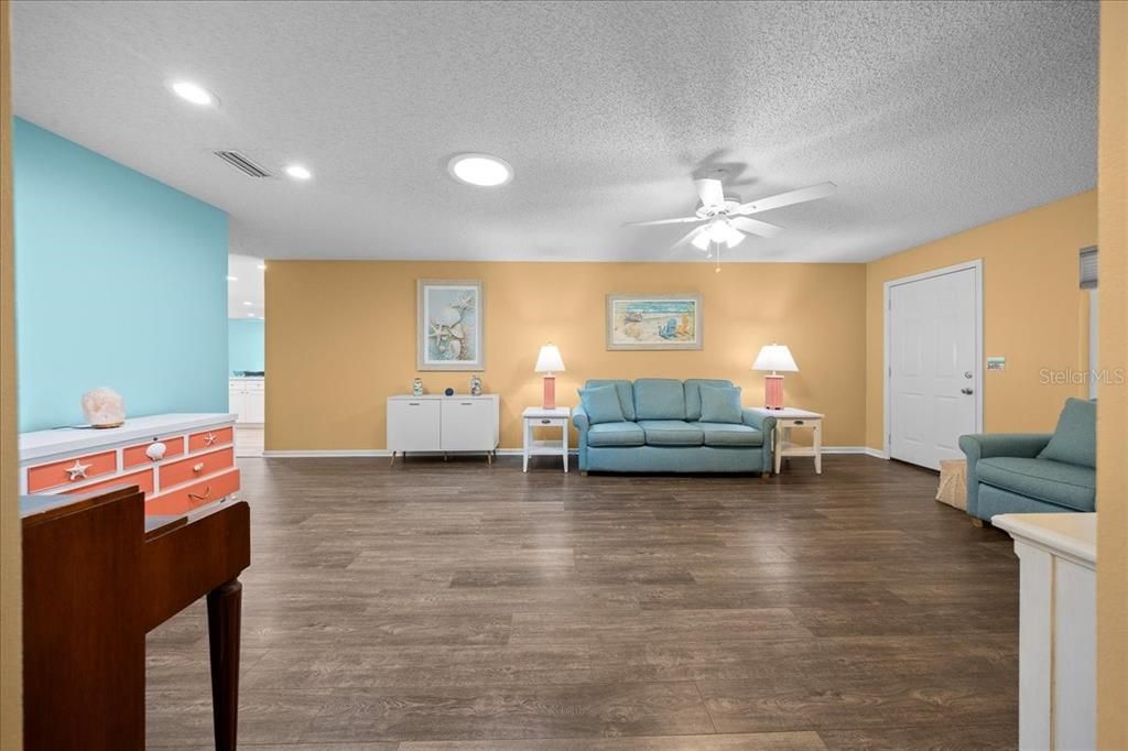 En Venta: $199,999 (2 camas, 2 baños, 1577 Pies cuadrados)