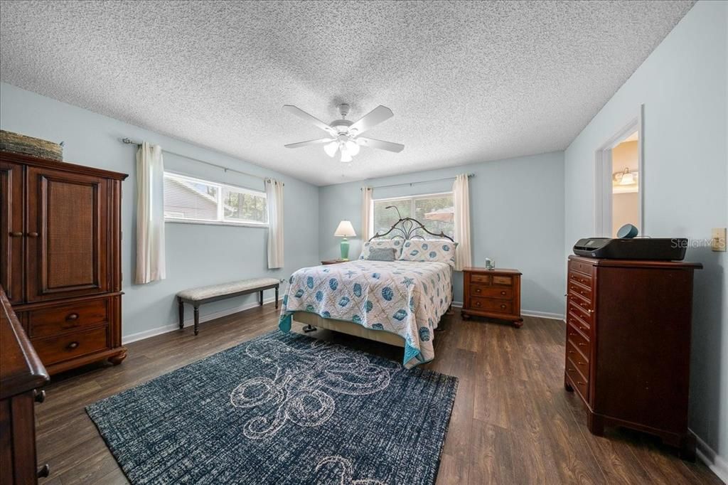 En Venta: $199,999 (2 camas, 2 baños, 1577 Pies cuadrados)