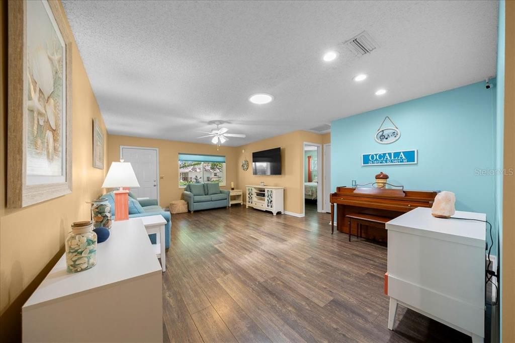 En Venta: $199,999 (2 camas, 2 baños, 1577 Pies cuadrados)