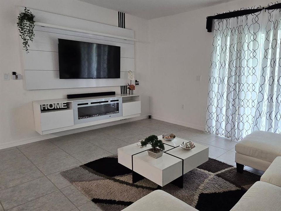 For Rent: $2,300 (3 beds, 2 baths, 1677 Square Feet)