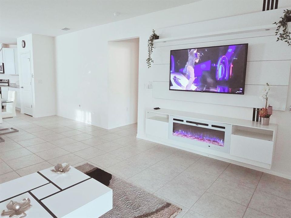 For Rent: $2,300 (3 beds, 2 baths, 1677 Square Feet)