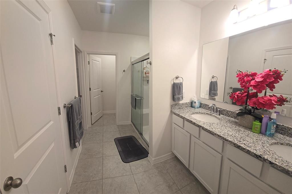 For Rent: $2,300 (3 beds, 2 baths, 1677 Square Feet)