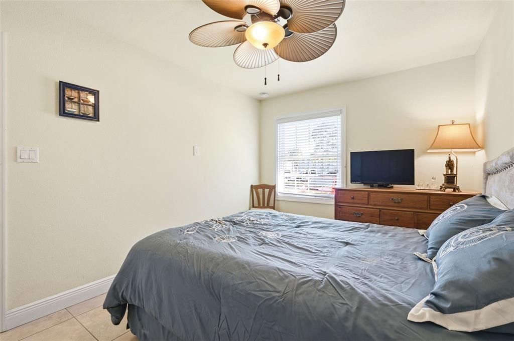 For Rent: $2,850 (2 beds, 1 baths, 720 Square Feet)