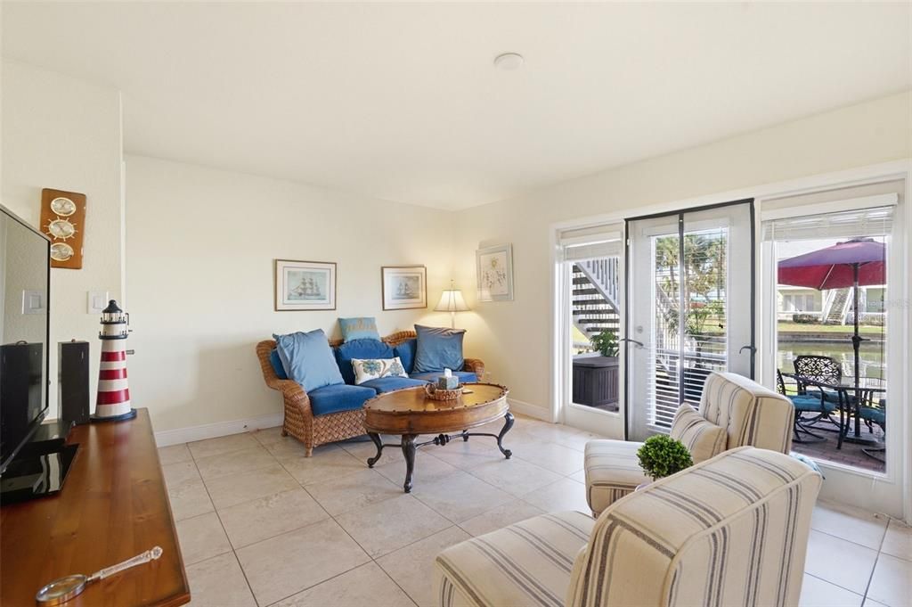 For Rent: $2,850 (2 beds, 1 baths, 720 Square Feet)