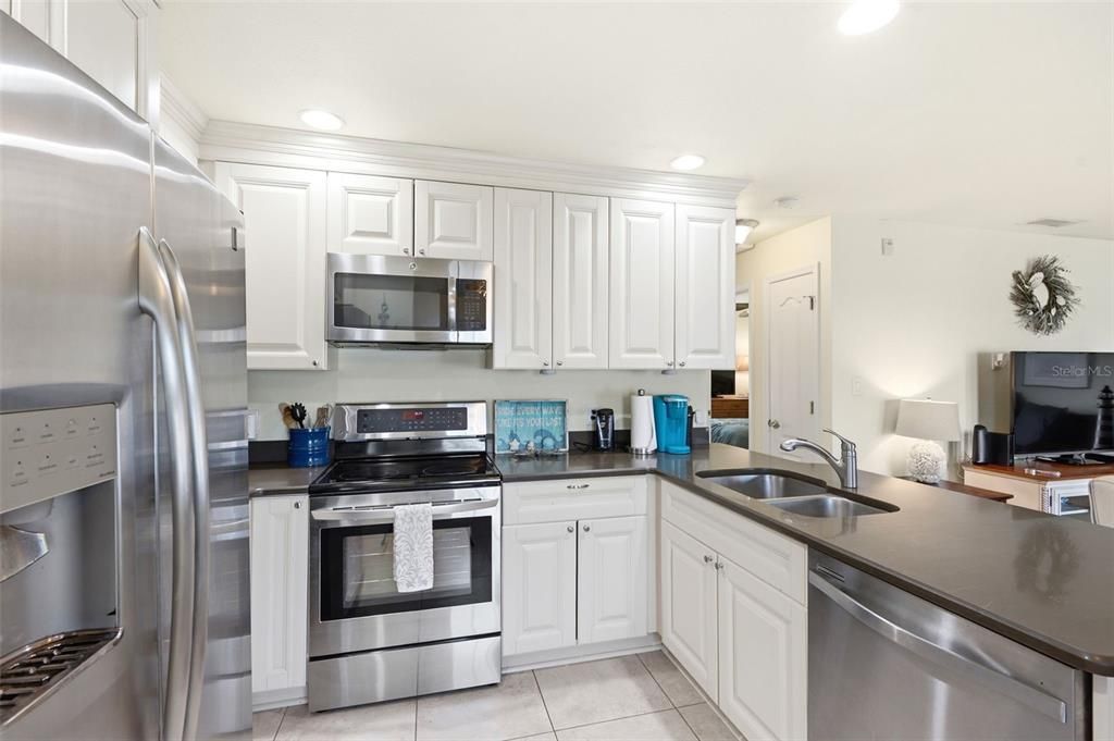 For Rent: $2,850 (2 beds, 1 baths, 720 Square Feet)