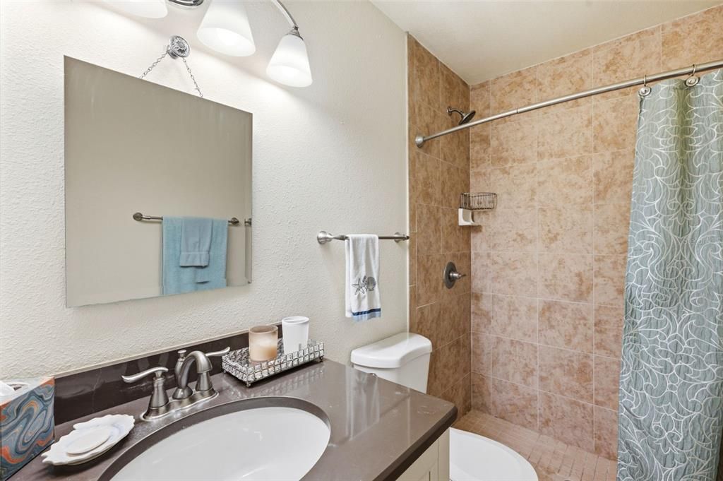 For Rent: $2,850 (2 beds, 1 baths, 720 Square Feet)