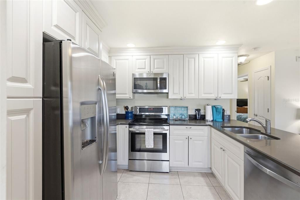 For Rent: $2,850 (2 beds, 1 baths, 720 Square Feet)