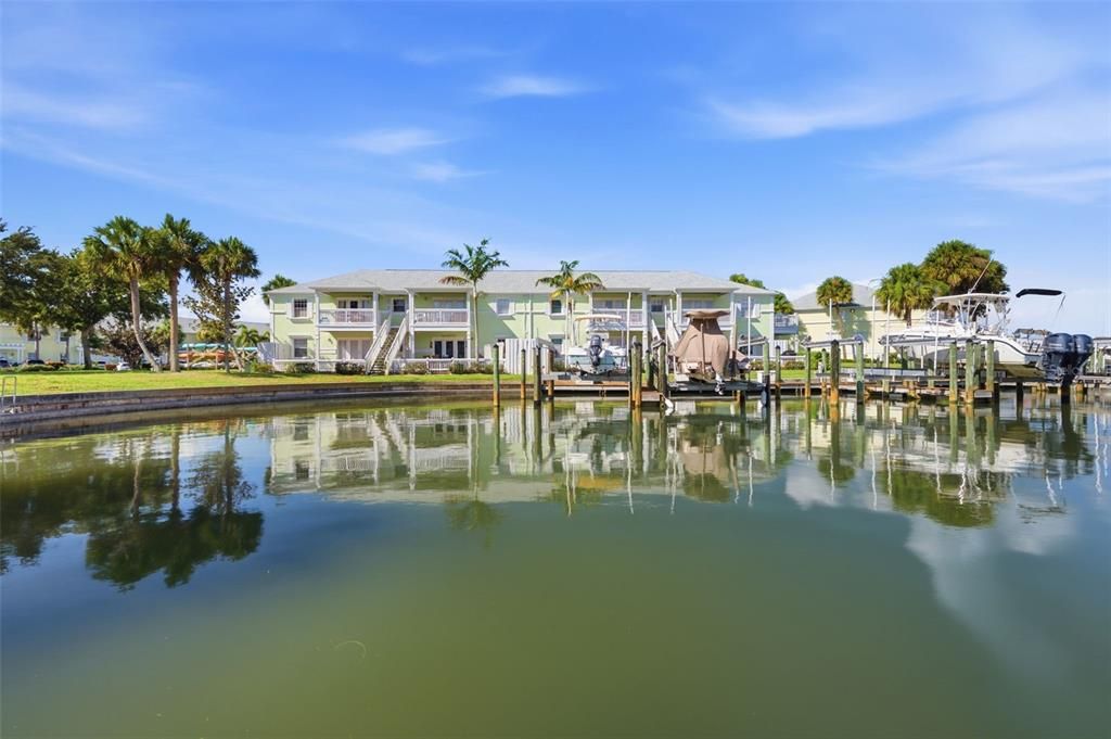 For Rent: $2,850 (2 beds, 1 baths, 720 Square Feet)