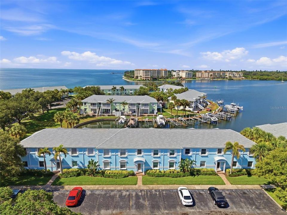 For Rent: $2,850 (2 beds, 1 baths, 720 Square Feet)