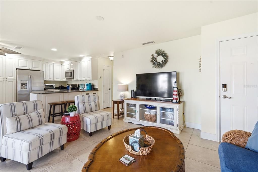 For Rent: $2,850 (2 beds, 1 baths, 720 Square Feet)