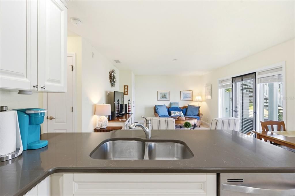 For Rent: $2,850 (2 beds, 1 baths, 720 Square Feet)