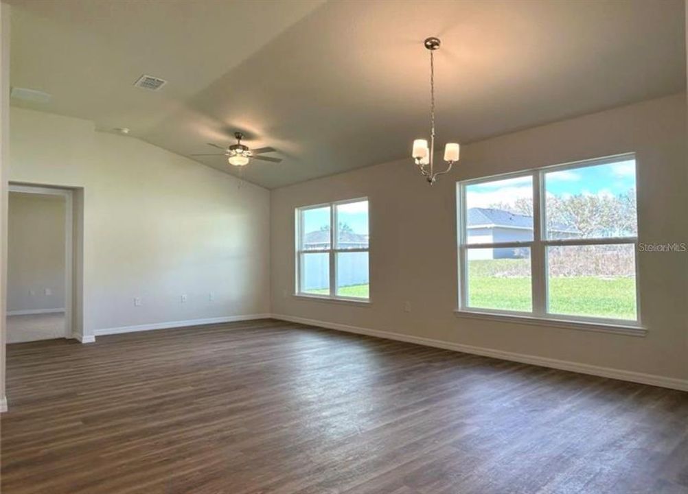 В аренду: $1,800 (3 спален, 2 ванн, 1564 Квадратных фут)