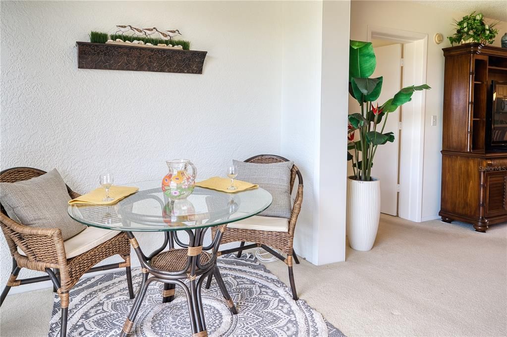 For Sale: $199,900 (2 beds, 2 baths, 1280 Square Feet)