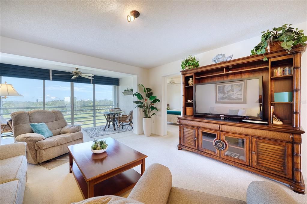 For Sale: $199,900 (2 beds, 2 baths, 1280 Square Feet)