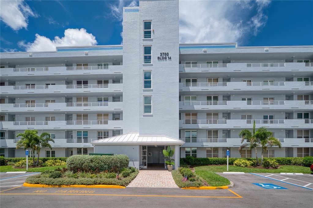 For Sale: $199,900 (2 beds, 2 baths, 1280 Square Feet)