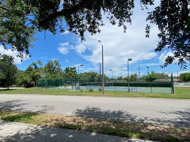For Sale: $199,900 (2 beds, 2 baths, 1280 Square Feet)