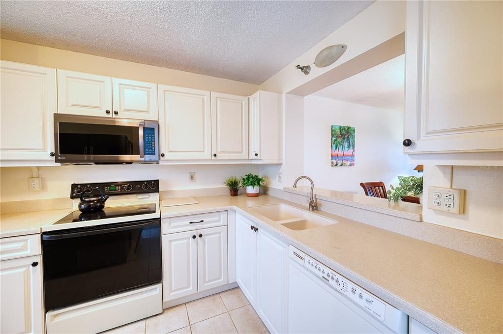 For Sale: $199,900 (2 beds, 2 baths, 1280 Square Feet)