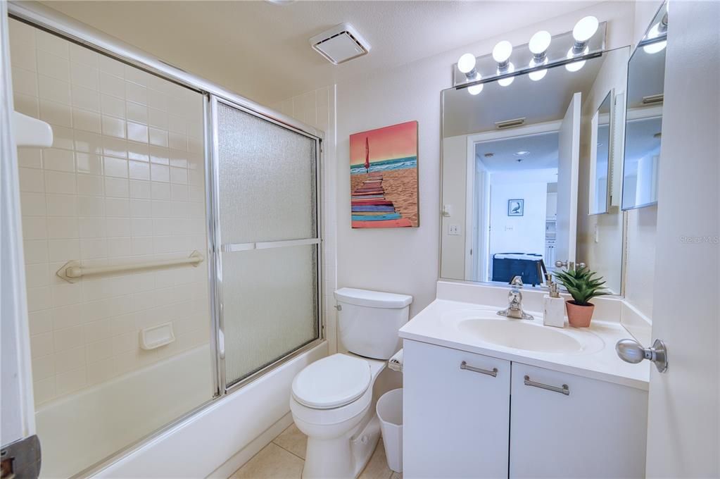 For Sale: $199,900 (2 beds, 2 baths, 1280 Square Feet)