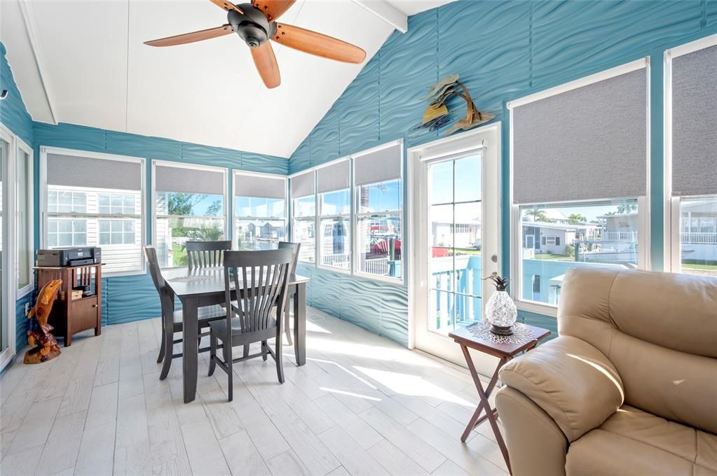 For Sale: $137,500 (2 beds, 2 baths, 1296 Square Feet)