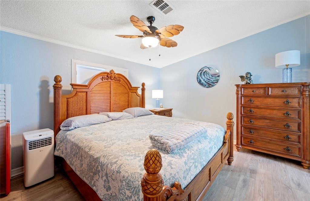 For Sale: $137,500 (2 beds, 2 baths, 1296 Square Feet)