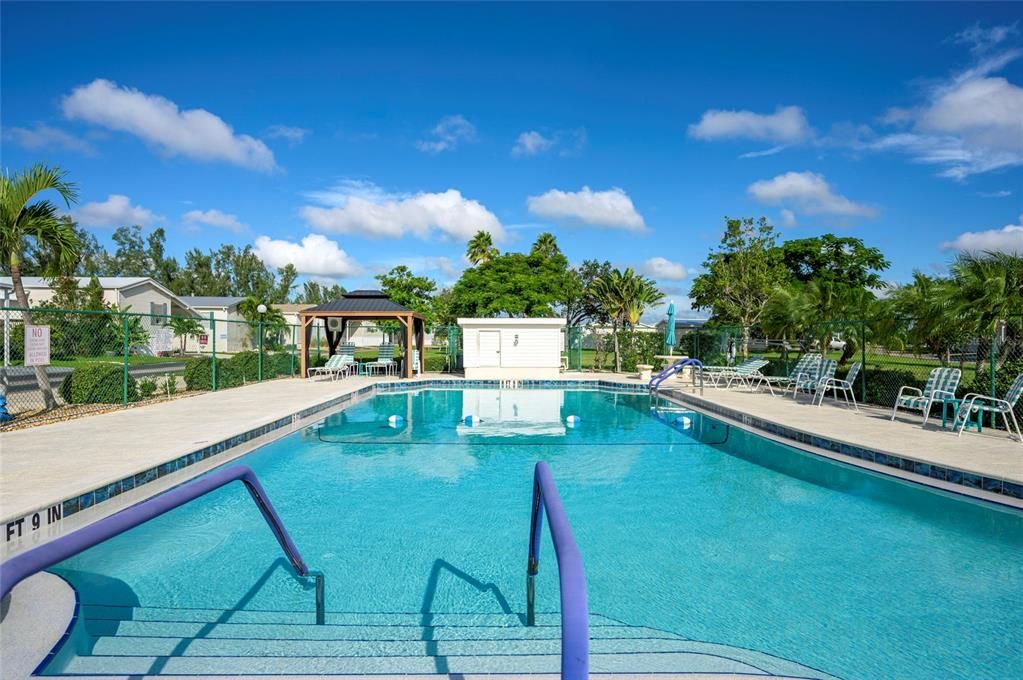 For Sale: $137,500 (2 beds, 2 baths, 1296 Square Feet)