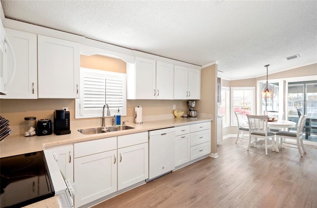 For Sale: $137,500 (2 beds, 2 baths, 1296 Square Feet)