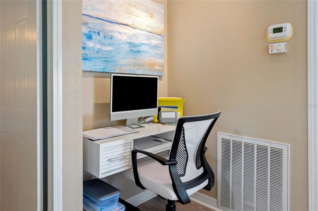 For Sale: $137,500 (2 beds, 2 baths, 1296 Square Feet)