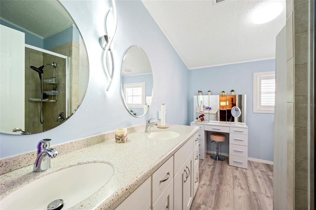 For Sale: $137,500 (2 beds, 2 baths, 1296 Square Feet)