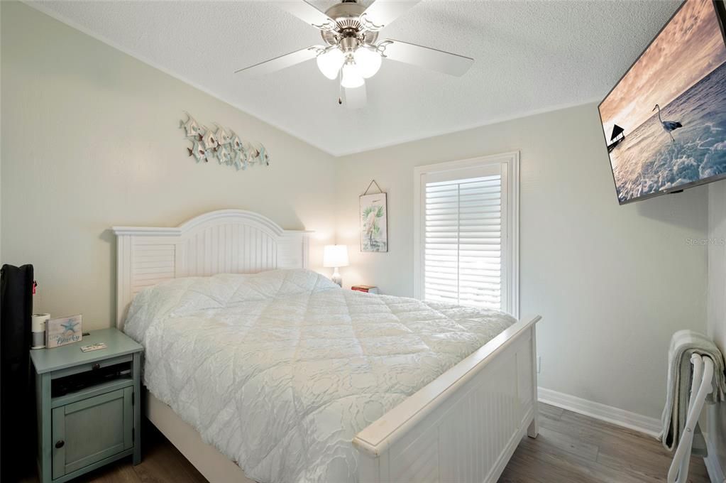 For Sale: $137,500 (2 beds, 2 baths, 1296 Square Feet)