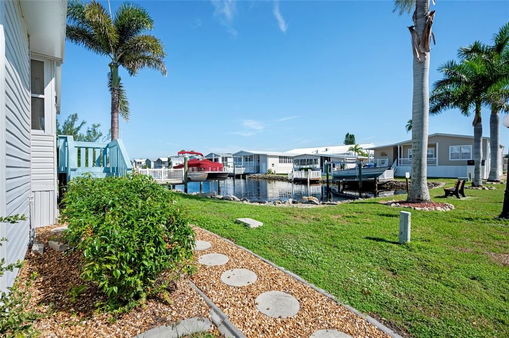 For Sale: $137,500 (2 beds, 2 baths, 1296 Square Feet)