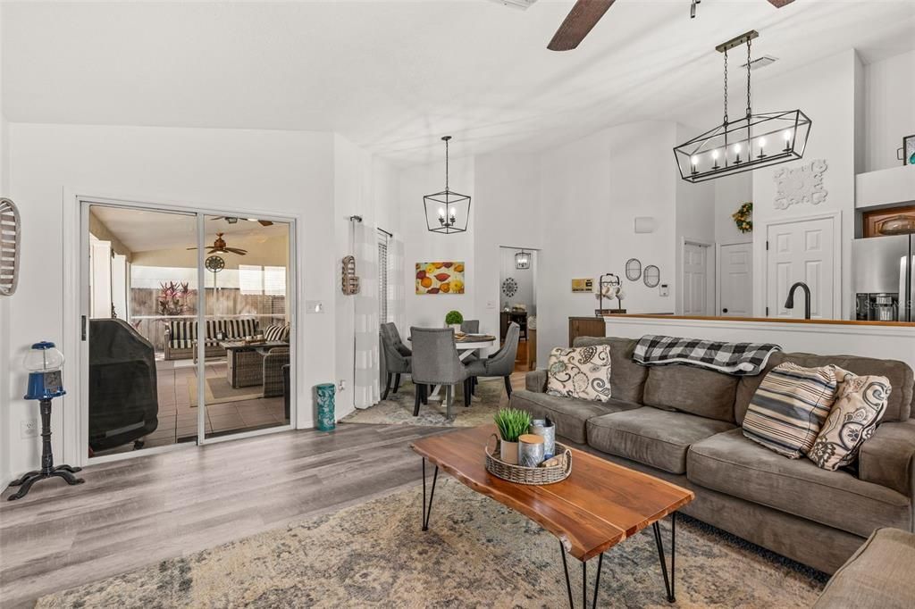 En Venta: $455,000 (3 camas, 2 baños, 1669 Pies cuadrados)