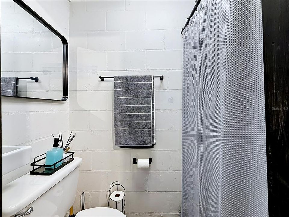 For Sale: $249,900 (2 beds, 2 baths, 1236 Square Feet)