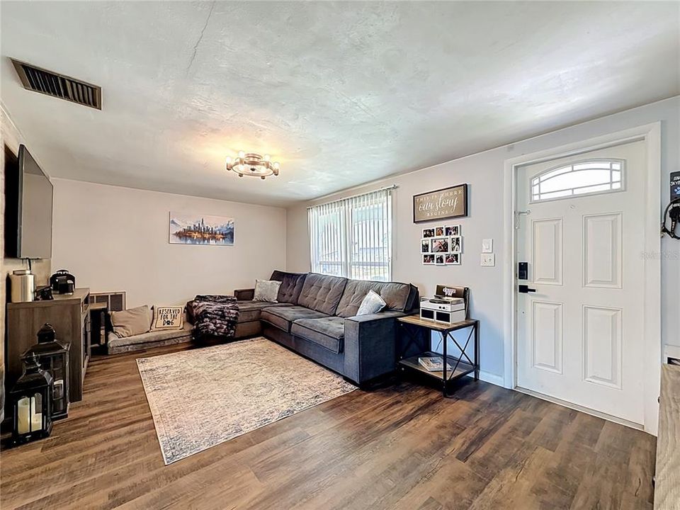 For Sale: $249,900 (2 beds, 2 baths, 1236 Square Feet)