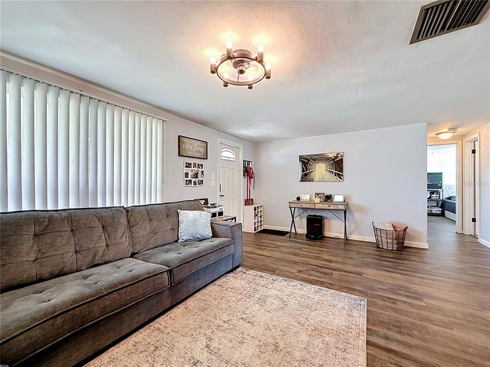 For Sale: $249,900 (2 beds, 2 baths, 1236 Square Feet)